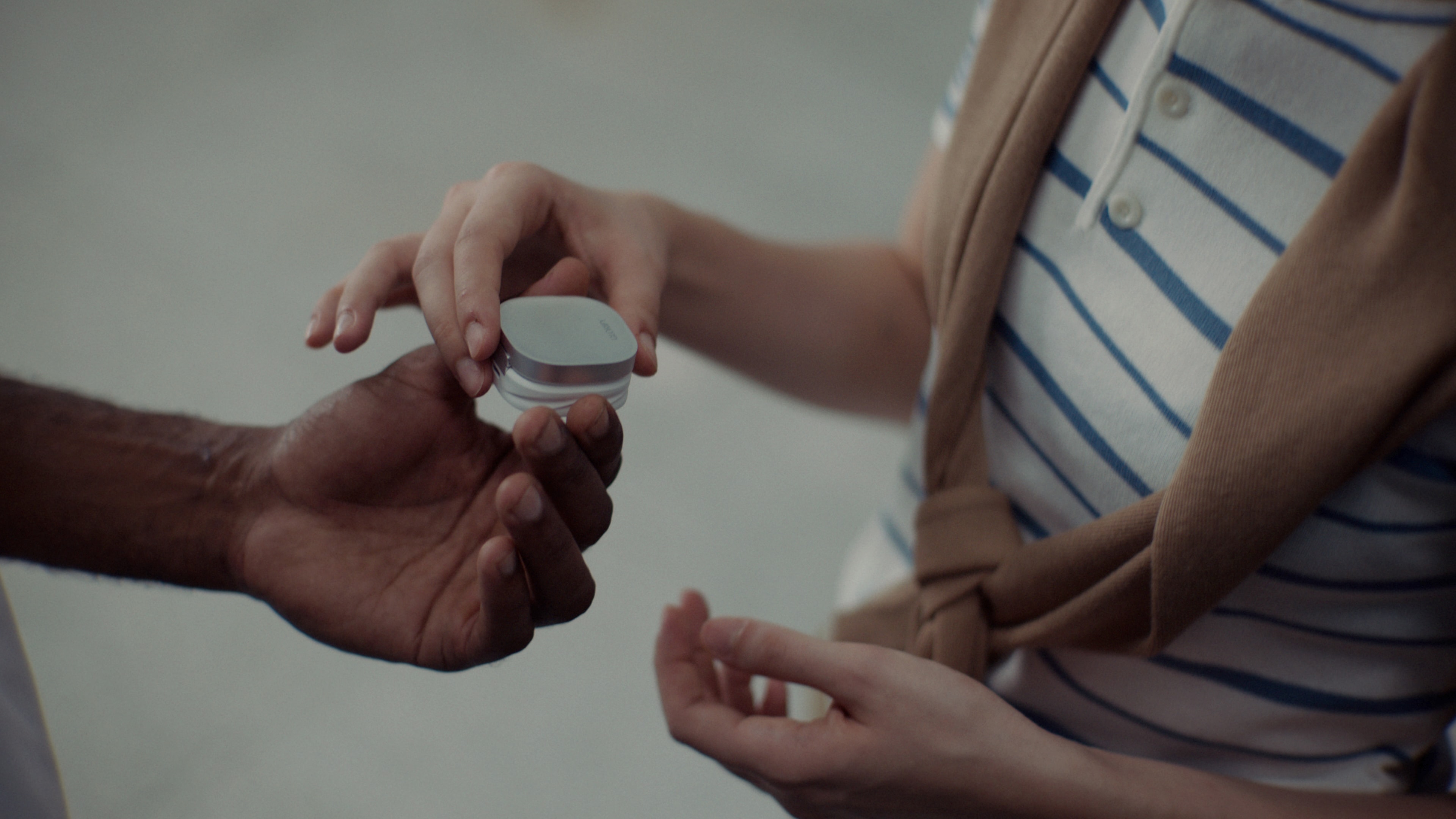 Two people linking their Glorify Rings