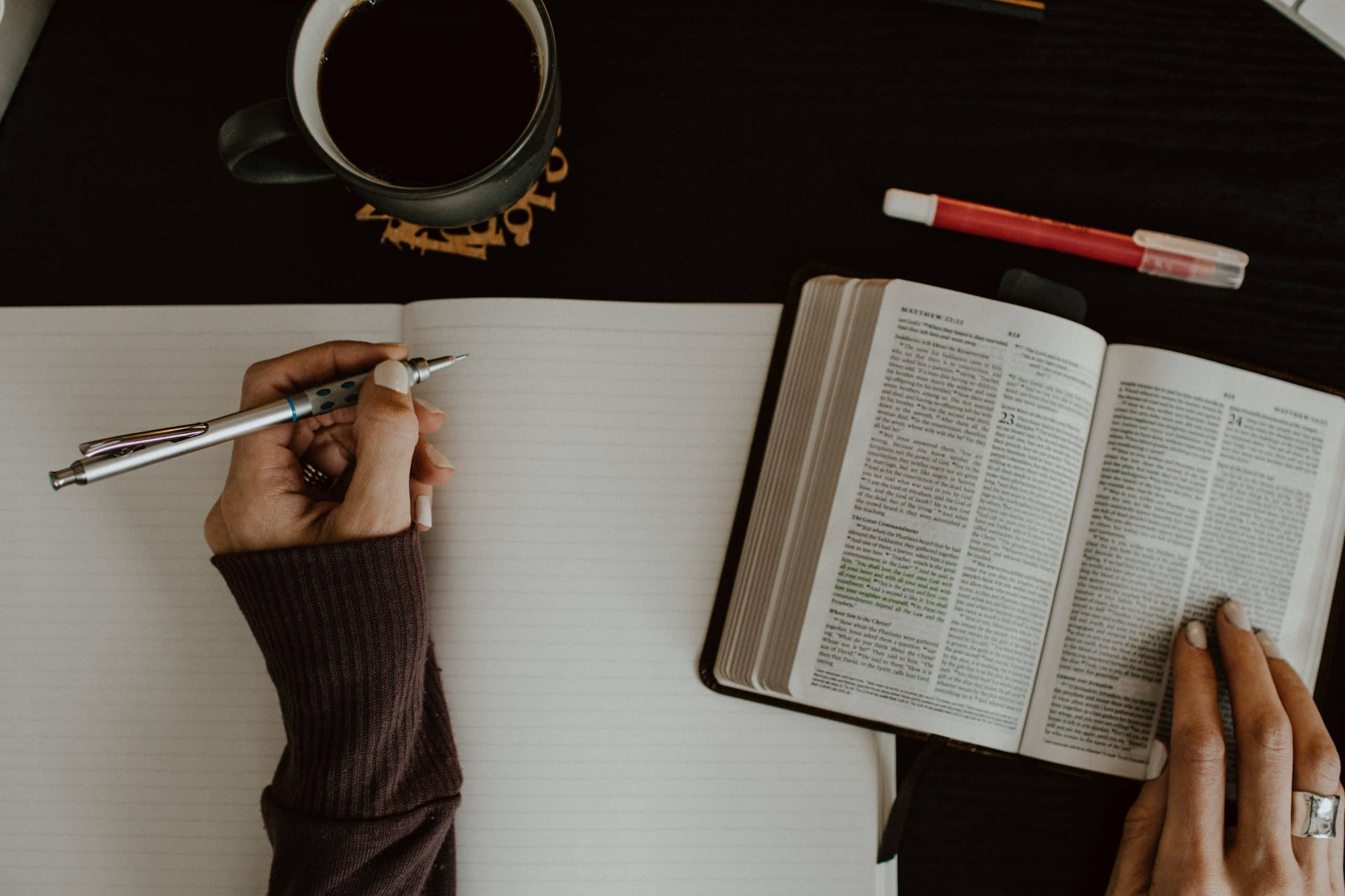 Cómo empezar a escribir un diario bíblico y qué hacer cuando estás estancado